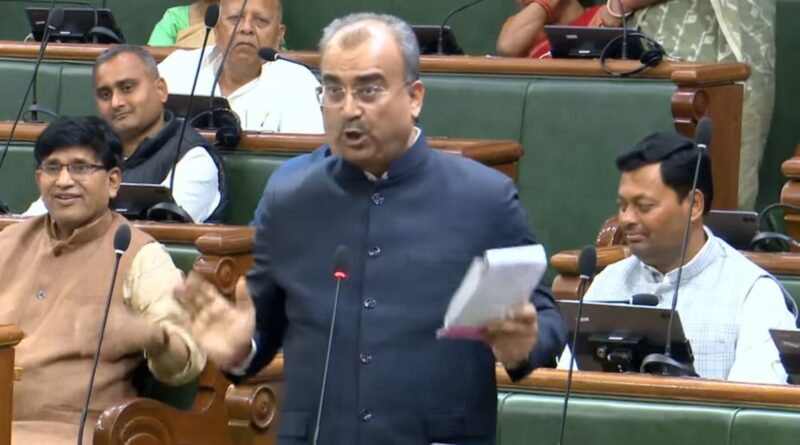 स्वास्थ्य विभाग के आय व्यय पर विभागवार सामान्य वाद विवाद पर सरकार की ओर से उतर देते हुए स्वास्थ्य मंत्री मंगल पाण्डे ।।2 .बिहार विधान परिषद् में राजस्व एवं भूमि सुधार विभाग के आय व्यय वाद विवाद के कटौती प्रस्ताव पर सरकार की ओर से उत्तर देते