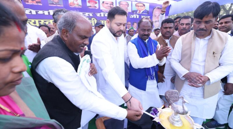 सत्ता में बैठे हुए लोग बाबा साहब के संविधान को खत्म करने की साजिश में लगे हुए हैं, हमें इसके खिलाफ सजग रहना होगा : तेजस्वी प्रसाद यादव