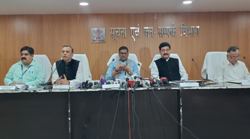 प्रेस कॉन्फ्रेंस में  मंत्री ने कहा कि सहकारिता के क्षेत्र में रोजगार की असीम संभावना