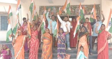 IMG 20260225 WA0007 भूमिहीन परिवारों द्वारा Co को दिया आवेदन ,अंचल पदाधिकारी द्वारा मिला आश्वासन