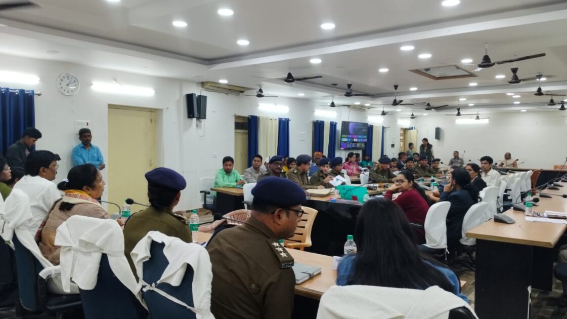 IMG 20260225 WA0028 महिला जनसुनवाई के दौरान मधुबनी में राष्ट्रीय महिला आयोग की सदस्य श्रीमती ममता कुमारी ने परिवादियों की समस्याओं को गंभीरता से सुना