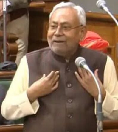 तो क्या बिहार के मुख्यमंत्री नीतीश कुमार की  फ़िर जुबान फिसलने वाली थी तो तुरंत माइक बंद