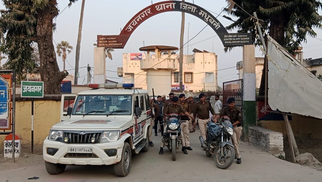 IMG 20260302 WA0007 जयनगर थाना पुलिस ने होलिका दहन पूर्व निकाली फ्लैग मार्च