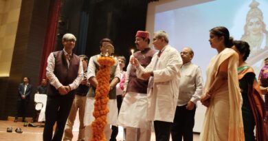 ई एस आई सी मेडिकल कॉलेज एवं अस्पताल देश के रॉल मॉडल बनेगा : संजय टाईगर ।। 2. खेमनीचक से मलाही पकड़ी तक मेट्रो ब्लॉक का उप-मुख्य सेवा सचिव ने किया निरीक्षण।।  3.सहकारिता उपलब्ध कराएगा शहद उत्पादक किसानों को बेहतर बाजार बढ़ेगी आय।। 4.गोबर-धन योजना से रसोई में बायोगैस, पशुपालकों की हो रही अतिरिक्त कमाई  :श्रवण कुमार, मंत्री 