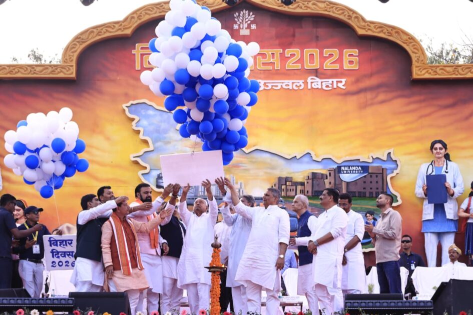 IMG 20260322 WA0015 मुख्यमंत्री ने बिहार दिवस समारोह 2026 का दीप प्रज्ज्वलित कर किया उद्घाटन
