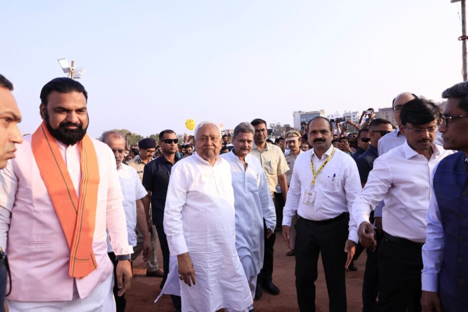 IMG 20260322 WA0018 मुख्यमंत्री ने बिहार दिवस समारोह 2026 का दीप प्रज्ज्वलित कर किया उद्घाटन