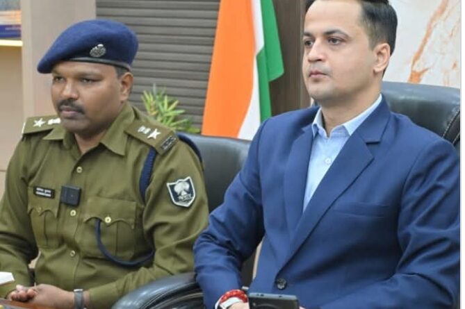 शांति एवम सौहाद्रपूर्ण वातावरण में होली पर्व मनाने एवं इस अवसर पर विधि व्यवस्था संधारण को लेकर डीएम आनंद शर्मा एवं एसपी योगेंद्र कुमार ने जारी किया संयुक्त आदेश