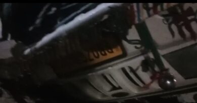 कमला नहर के पास साईं बाबा मंदिर के समीप पिकअप डीजे के साथ पलटी, तीन लोग घायल