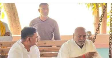 जदयू विधायक विभा देवी और पूर्व श्रम राज्य मंत्री राजवल्लभ प्रसाद यादव के छोटे पुत्र अखिलेश यादव के असामयिक निधन के बाद राजनीतिक हलकों में शोक की लहर