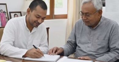 सत्ता के शिखर पर बैठे Nitish Kumar अपने पुत्र के साथ एक साधारण पिता की भूमिका में नजर आते