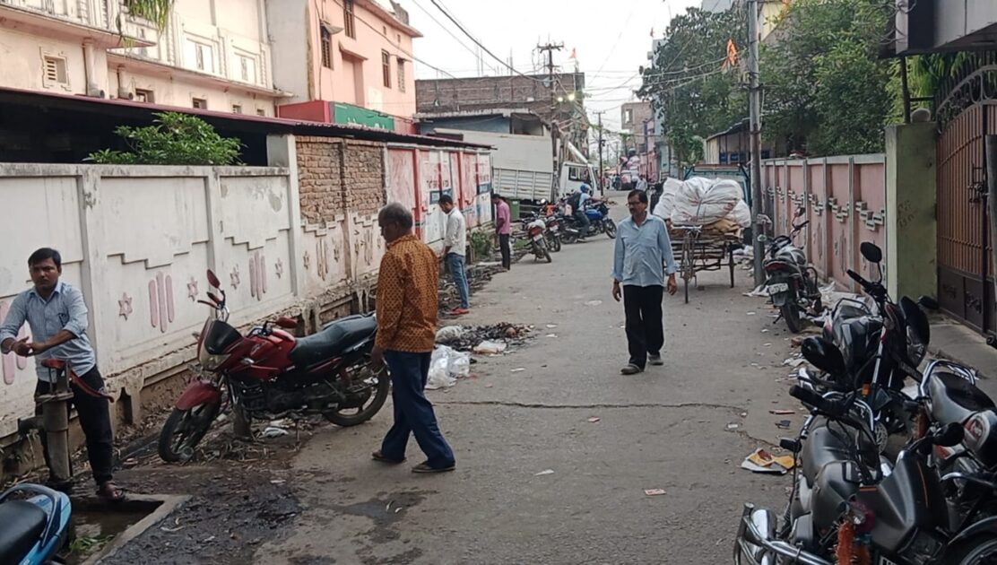 IMG 20260408 WA0011 जयनगर नगरपंचायत के वार्ड 08 में गंदगी का अंबार, नल-जल योजना फेल लोग परेशान