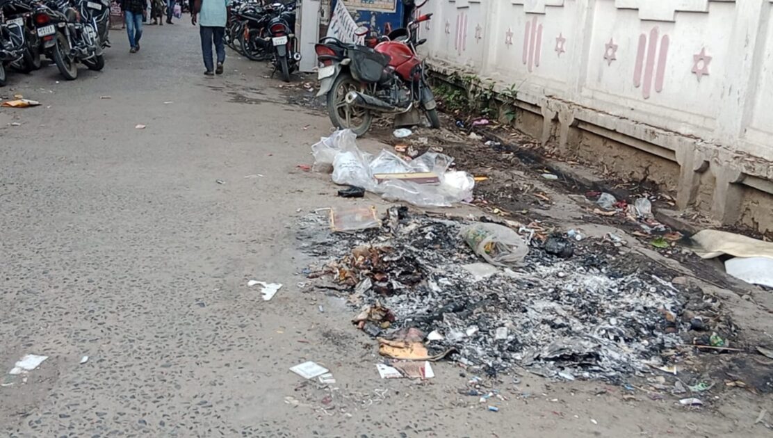 IMG 20260408 WA0012 जयनगर नगरपंचायत के वार्ड 08 में गंदगी का अंबार, नल-जल योजना फेल लोग परेशान