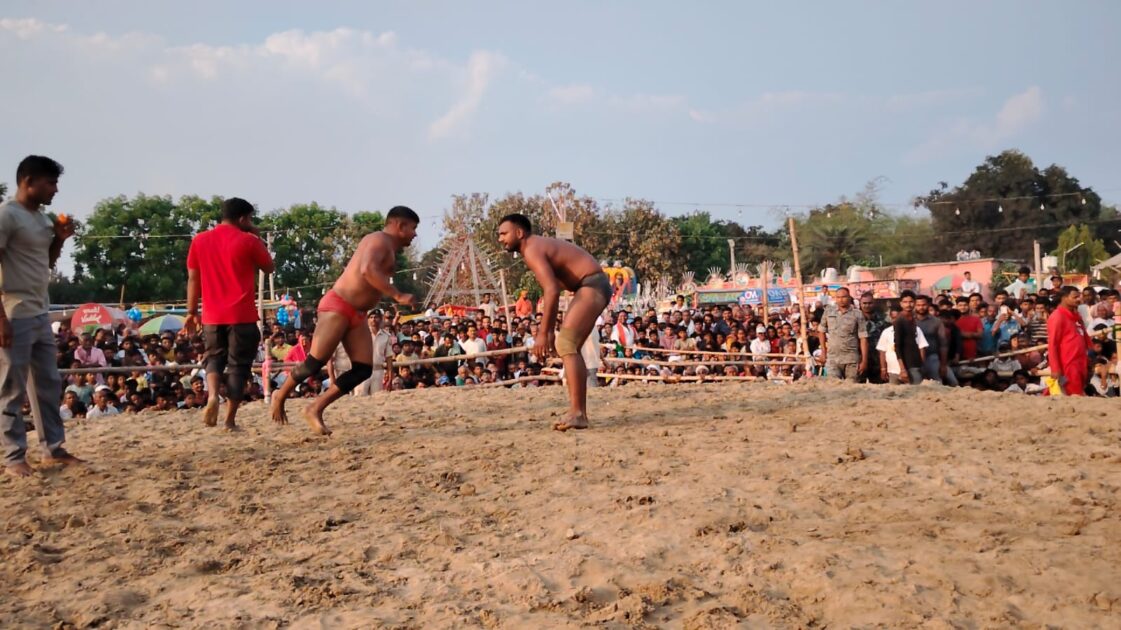 IMG 20260409 WA0010 जयनगर के दुल्लीपट्टी में महावीर झंडा महोत्सव दूसरे दिन भी महादंगल में पहलवानों का दमखम