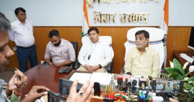 राज्यसभा सांसद के रुप में शपथ लेने पर स्वास्थ्य मंत्री ने दी नीतीश कुमार को बधाई व शुभकामनाएं ।। 2.  .बिहार विधान सभा को बम से उड़ाने की धमकी भरा एक अज्ञात ई–मेल प्राप्त ,प्रभारी सचिव ने त्वरित संज्ञान ।।  ज्ञान को जीवन में अपनाएं, कार्य होंगे अधिक प्रभावी: प्रधान सचिव।।. 4.बिहार के 46 पोलिटेकनिक संस्थानों में प्रथम वर्ष में नामांकन की प्रक्रिया शुरू ।। 5. बिहार कृषि ऐप पर अब मिलेगी उर्वरक की रियल टाइम जानकारी: मंत्री