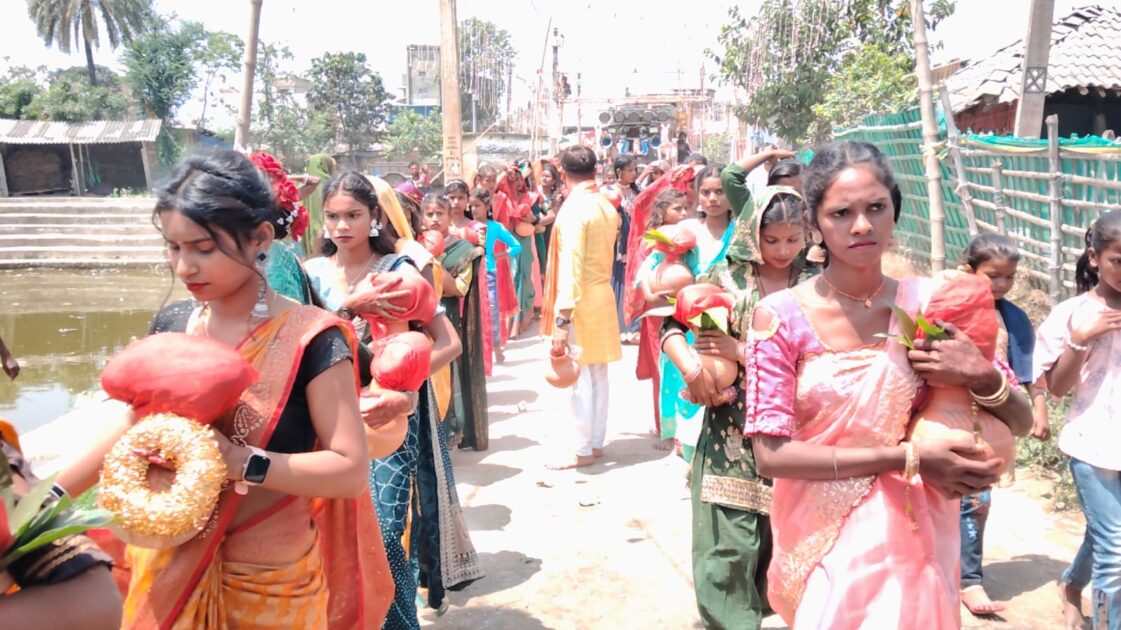 IMG 20260411 WA0011 बरदानी बाबा मंदिर से निकली भव्य कलश शोभा यात्रा धार्मिक उत्साह से गूंजा क्षेत्र