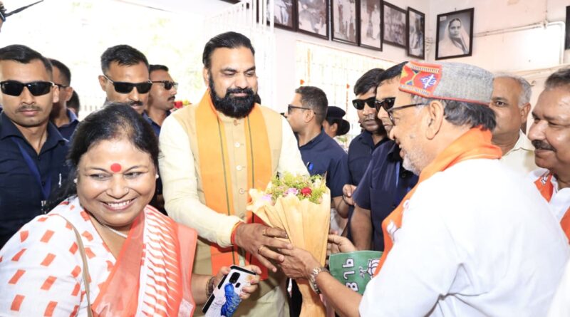 मुख्यमंत्री ने उप मुख्यमंत्रियों एवं वरिष्ठ अधिकारियों से विचार-विमर्श किया।।  2.मुख्यमंत्री ने तख्त श्रीहरिमंदिर जी में मत्था टेका, राज्य के सुख, शांति एवं समृद्धि की कामना की