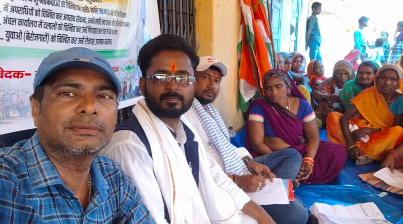 जयनगर अंचल कार्यालय पर जन आक्रोश रैली के बैनर तले एक दिवसीय धरना, आठ सूत्री मांगों को लेकर उठी आवाज 