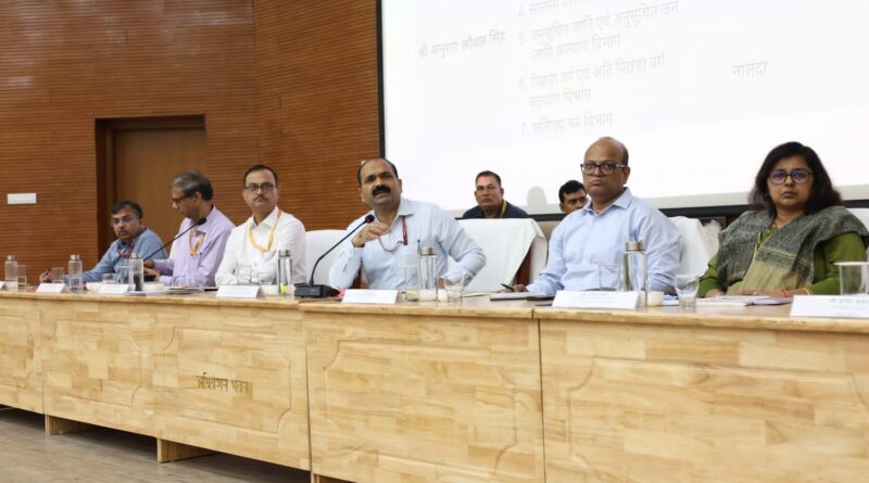 बिहार प्रशासनिक सुधार मिशन के मिशन निदेशक डॉ. बी. राजेन्दर ने लोक शिकायत निवारण पदाधिकारियों एवं आईटी प्रबंधकों की समीक्षा बैठक