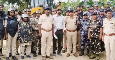 भारत-नेपाल सीमा पर  नो मेंस लैंड इलाके में प्रशासन ने संयुक्त अतिक्रमण मुक्त अभियान चलाया