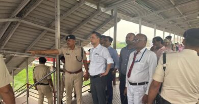 अंतरराष्ट्रीय सीमा से जुड़े जयनगर स्टेशन पर व्यवस्थाओं एवं विकास कार्यों की जायजा : D M