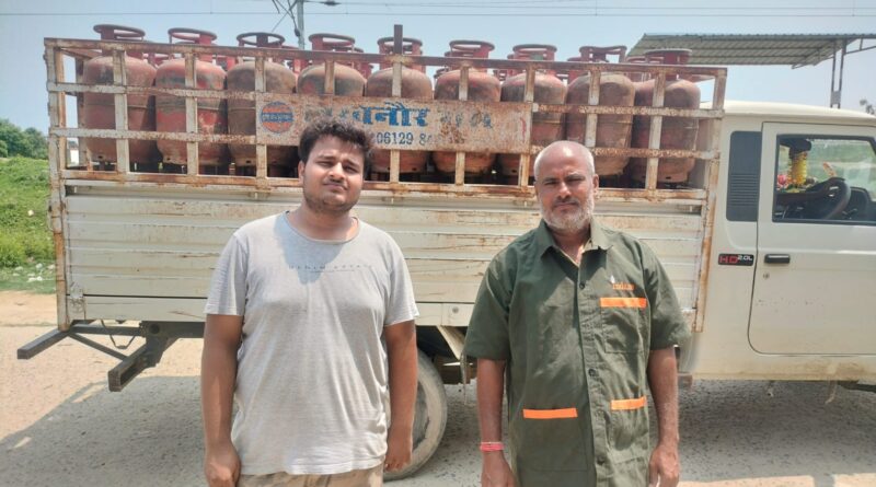 मानवता की मिसाल झाड़ी में मिली नवजात बच्ची को मिला नया जीवन और सुरक्षित ।। 2.2.जिले में विभिन्न तेल कंपनियों (IOCL, HPCL एवं BPCL) के माध्यम से गैस की पर्याप्त आपूर्ति सुनिश्चित की जा रही : DM 