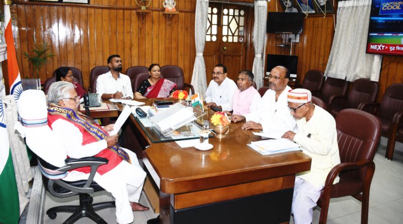 विधान सभा अध्यक्ष और बिहार राज्य लोहार समन्वय समिति के सदस्यों के साथ लोहार जाति को बिहार सरकार के जातियों की अनुसूची में अनुसूचित जनजाति के रूप में पुनः शामिल करने के विषय में विचार–विमर्श