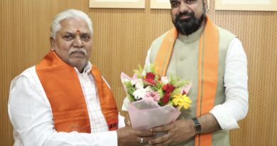 गया जी के समग्र विकास को लेकर मुख्यमंत्री से मिले विधानसभा अध्यक्ष डॉ. प्रेम कुमार ।।2.पेट्रोल-डीजल के खपत को घटाने तथा सार्वजनिक वाहनों के उपयोग को बढ़ावा देने की पहल को विधान सभा सचिवालय के पदाधिकारियों एवं कर्मचारियों के बीच लागू
