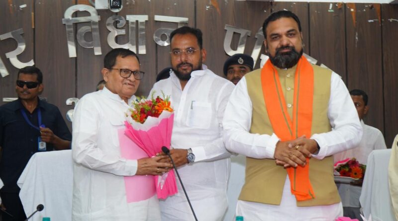 सभापति  ने दिलायी पद और गोपनीयता की शपथ