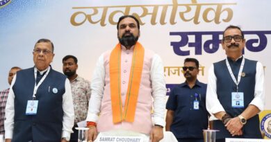 प्रत्येक तीन माह पर जिलाधिकारी एवं पुलिस अधीक्षक जिला स्तर पर व्यवसायियों के साथ नियमित बैठक करेंगे : मुख्यमंत्री