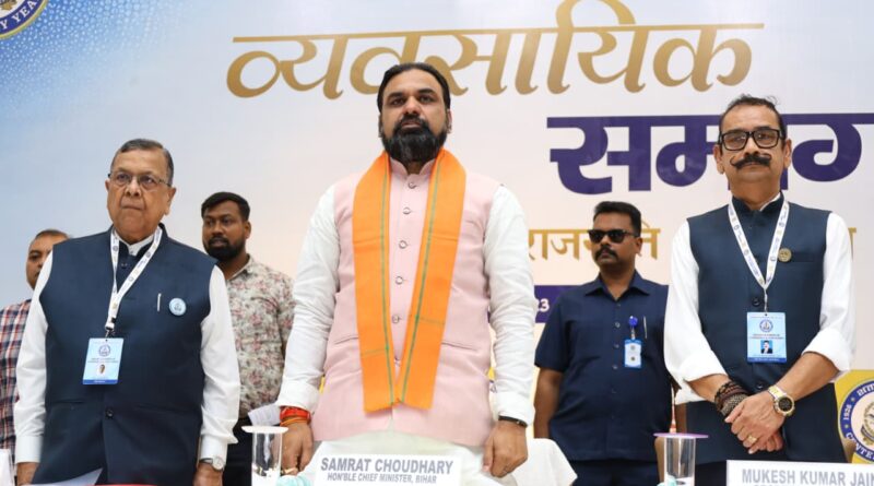 प्रत्येक तीन माह पर जिलाधिकारी एवं पुलिस अधीक्षक जिला स्तर पर व्यवसायियों के साथ नियमित बैठक करेंगे : मुख्यमंत्री