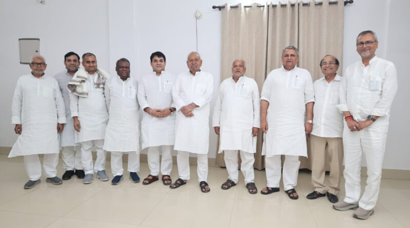 तीन दिवसीय स्वास्थ्य एवं संबद्ध क्षेत्र रोजगार मेले में 10 हजार 882 प्रतिभागियों को मिला काम।।  2.मंत्री डॉ. श्वेता गुप्ता ने की सक्षम योजना की प्रगति की समीक्षा।। 3. बिहार विधान सभा के नव नियुक्त सत्तारूढ़ दल के मुख्य उप सचेतक मंजीत सिंह, सचेतक सुधांशु शेखर, अरूण मांझी तथा विनय कुमार चौधरी ने जनता दल (यू) के सर्वमान्य।।  4.राज्य की पंचायतों में लगी 11 लाख से अधिक सोलर स्ट्रीट लाईट्स।।  5.मुख्यमंत्री ने राज्य कर्मियों को दिया बड़ा तोहफा  विधायक से लेकर सभी स्तर के सरकारी कर्मियों को कैशलेस इलाज की सुविधा।। 5.मुख्यमंत्री ने राज्य कर्मियों को दिया बड़ा तोहफा  विधायक से लेकर सभी स्तर के सरकारी कर्मियों को कैशलेस इलाज की सुविधा