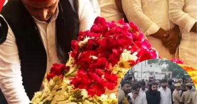 छोटे भाई का शव देखते ही अखिलेश यादव भावुक हो गए