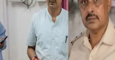 आरोपी दारोगा ने खुद को छुड़ाने के लिए अपनी सर्विस रिवॉल्वर निकालकर निगरानी अधिकारियों पर तान दी