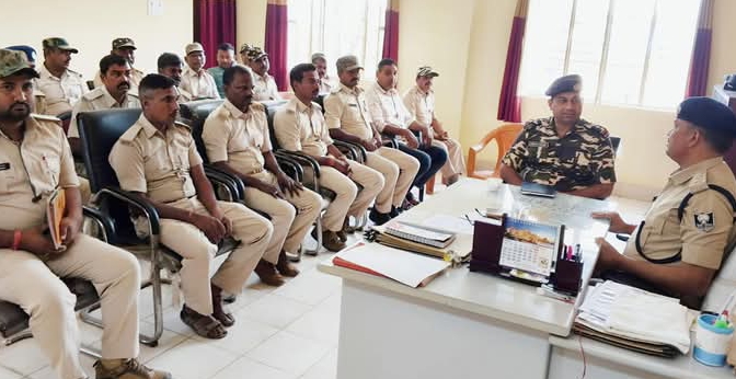 डीएसपी राघव दयाल ने एसएसबी के अधिकारी एवं चौकीदारों के साथ की संयुक्त बैठक, दिए आवश्यक दिशा-निर्देश