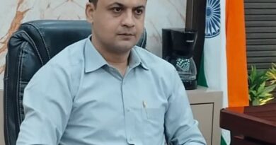 कर्तव्यहीनता, अनधिकृत अनुपस्थिति आदि गंभीर आरोपों में लिपिक सेवा से बर्खास्त