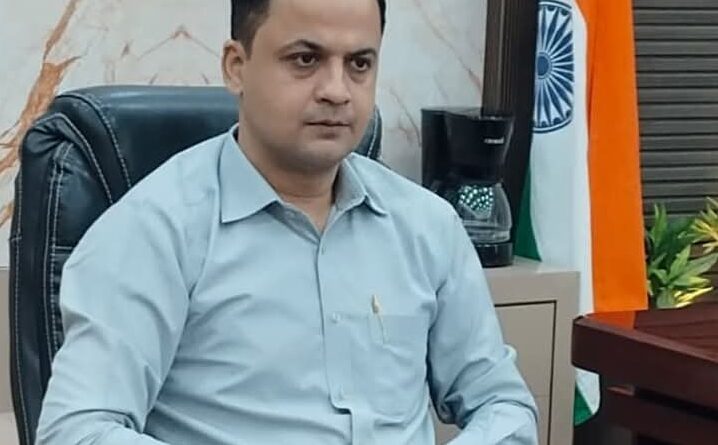 कर्तव्यहीनता, अनधिकृत अनुपस्थिति आदि गंभीर आरोपों में लिपिक सेवा से बर्खास्त