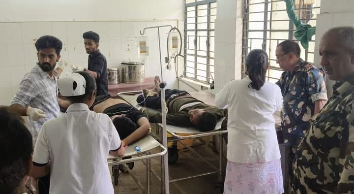 सड़क दुर्घटना में पति-पत्नी समेत तीन की मौत दो घायल