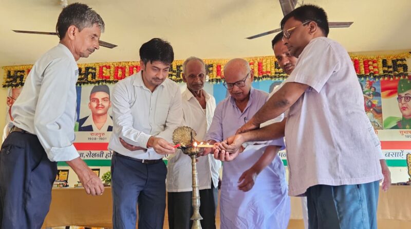मध्य विद्यालय महथा में राष्ट्रीय मेधा छात्रवृत्ति परीक्षा  में सफलता करने वाले छात्रों को अंगवस्त्र-मोमेंटो देकर बढ़ाया हौसला : BEO  
