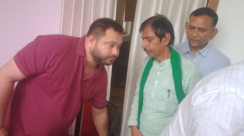 लालू प्रसाद  के 79 वें जन्मदिन पर राजद नेताओं ने मजार पर चादरपोशी कर उनकी दीर्घायु एवं उत्तम स्वास्थ्य के लिए दुआ मांगी