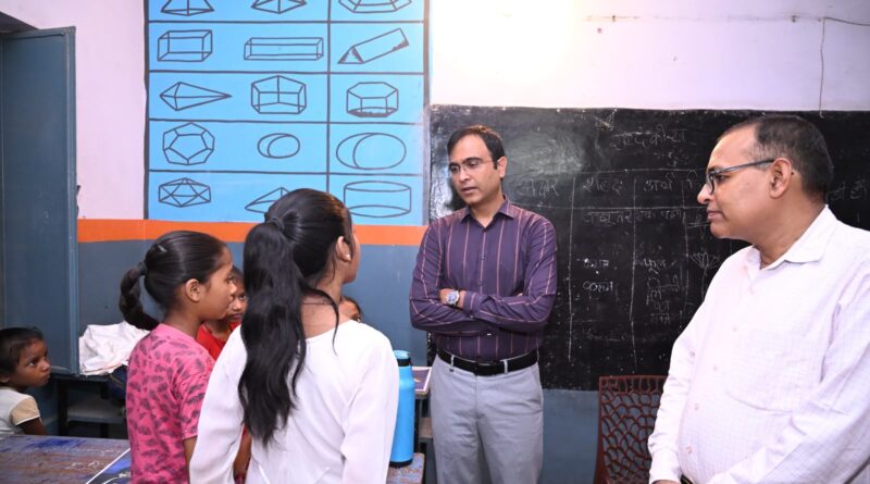82 हजार समर कैम्पों के माध्यम से 12 लाख से अधिक बच्चों तक पहुँच रही शिक्षा की नई ऊर्जा, प्राथमिक शिक्षा निदेशक ने बच्चों के साथ की रचनात्मक गतिविधियाँ 1