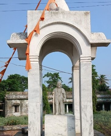 लदनियां प्रखंड मुख्यालय से सटे सरकारी जमीन पर वर्षों से अवैध कब्जा प्रशासन मौन