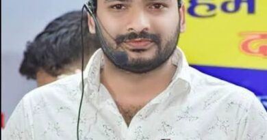 जमानत मिलने के बाद ज्ञान बिंदु कोचिंग के निदेशक रौशन आनंद बेऊर जेल से बाहर आए और मीडिया से बातचीत में खान  पर कई गंभीर आरोप