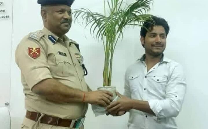 पुलिस की बेइज्जती होती हैँ फिर इज्जत बचाने के लिए भरत तिवारी को पागल घोषित उसके बाद एनकाउंटर करते हैं