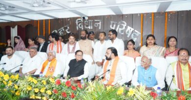 सभापति  अवधेश नारायण सिंह ने विधान परिषद् के 10 नव निर्वाचित सदस्यों को अपने पद और गोपनीयता की शपथ दिलाई