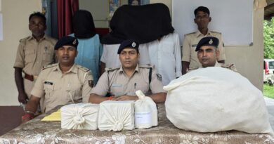 अवैध कोडीन सिरप और विदेशी मुद्रा के साथ 3 गिरफ्तार