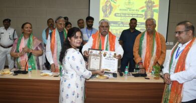 बिहार विधान सभा  अध्यक्ष डॉ० प्रेम कुमार सशक्त भारत मंच द्वारा  सभा विस्तारित भवन स्थित 300 क्षमता वाले सभागार में आयोजित ‘70वीं बिहार लोक सेवा आयोग की परीक्षा में सफलता प्राप्त करने वाले 225 अभ्यर्थियों के सम्मान समारोह में शामिल