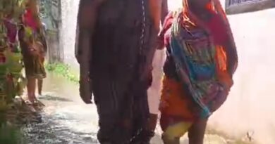 थरहेसरी मुहल्ले में 2-3 फीट पानी लगा , सरकारी नाला पर अतिक्रमण , मरीज अस्पताल नहीं पहुंच पा रहे, बच्चों-बुजुर्गों की तबीयत खराब