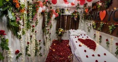नंदीग्राम एक्सप्रेस (ट्रेन संख्या 11002) के 1AC कोच से जुड़े विवाद में कार्रवाई करते हुए संबंधित टिकट चेकर (TC) को सस्पेंड