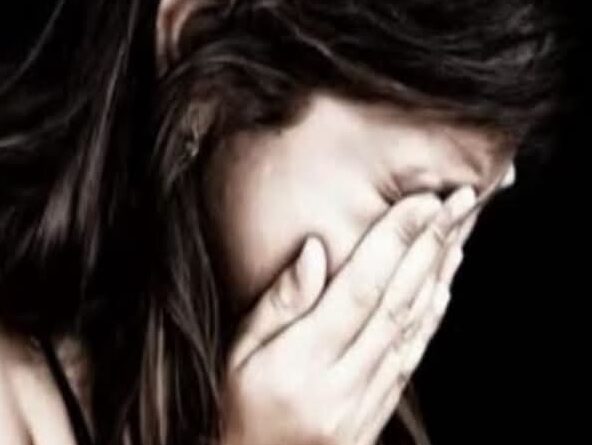 गुरु-शिष्य का रिश्ता शर्मसार सरकारी स्कूल के शिक्षक पर नाबालिग छात्रा से छेड़खानी का आरोप पुलिस ने किया गिरफ्तार 1