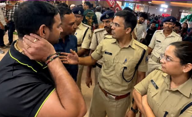 तेज प्रताप यादव की गिरफ्तारी और उन्हें 14 दिनों की न्यायिक हिरासत में भेजे जाने के बाद बिहार की सियासत एक नए मोड़